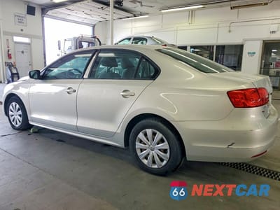 Drugie zdjęcie samochodu z przodu: 2011 VOLKSWAGEN JETTA BASE VIN:3VW2K7AJ8BM065615 - miniatura