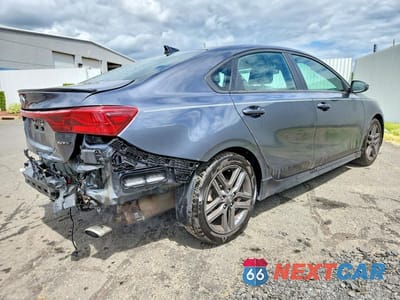 Trzecie zdjęcie samochodu z tyłu: 2021 KIA FORTE GT LINE VIN:3KPF34AD0ME297133 - miniatura