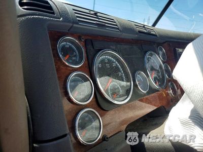 Zdjęcie 8 z 10 samochodu: 2016 FREIGHTLINER CASCADIA 125
