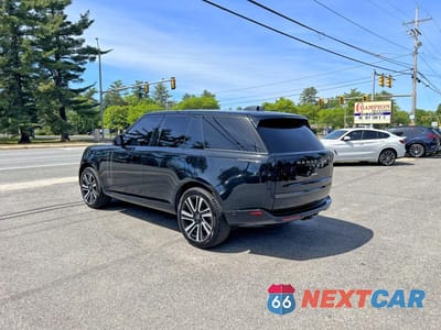 Trzecie zdjęcie samochodu z tyłu: 2023 LAND ROVER RANGE ROVER SE VIN:SALKP9E70PA044429 - miniatura
