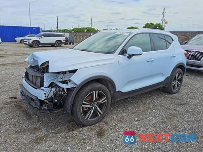 2025 VOLVO XC40 CORE YV4L12UJ0S2450888 - główne zdjęcie licytacji z USA - miniatura