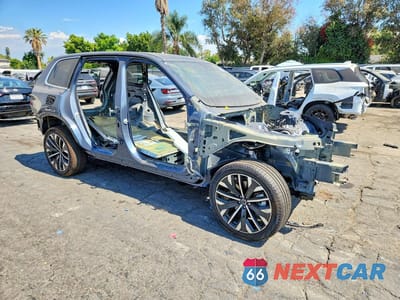 Czwarte zdjęcie samochodu z boku: 2026 VOLVO XC90 PLUS VIN:YV4H60PE9T1433816 - miniatura