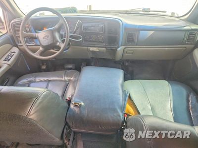 Zdjęcie 8 z 13 samochodu: 2001 CHEVROLET SUBURBAN C1500 VIN:1GNEC16T71J257521 - miniatura