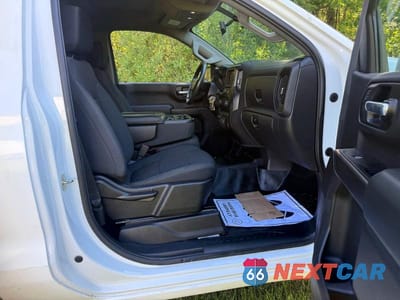 Zdjęcie 6 z 12 samochodu: 2020 CHEVROLET SILVERADO K1500 VIN:3GCNYAEF5LG194297 - miniatura