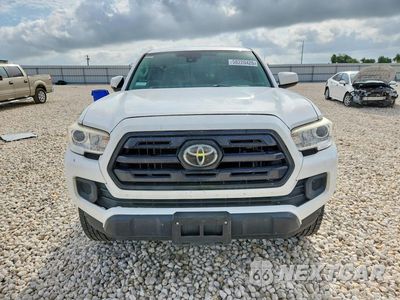 Piąte zdjęcie samochodu w środku: 2018 TOYOTA TACOMA SR V6 VIN:3TMCZ5AN9JM149838 - miniatura