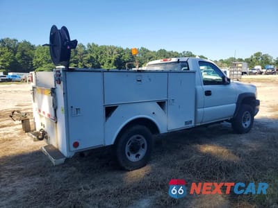 Trzecie zdjęcie samochodu z tyłu: 2005 CHEVROLET SILVERADO C2500 HEAVY DUTY VIN:1GBHC24U85E295270 - miniatura