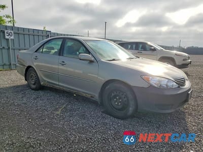 Czwarte zdjęcie samochodu z boku: 2005 TOYOTA CAMRY LE V6 VIN:4T1BF30K15U613007 - miniatura