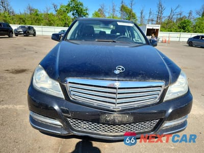 Piąte zdjęcie samochodu w środku: 2013 MERCEDES-BENZ C 250 VIN:WDDGF4HB5DR273078 - miniatura