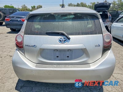 Zdjęcie 6 z 12 samochodu: 2012 TOYOTA PRIUS C FOUR VIN:JTDKDTB3XC1014749 - miniatura