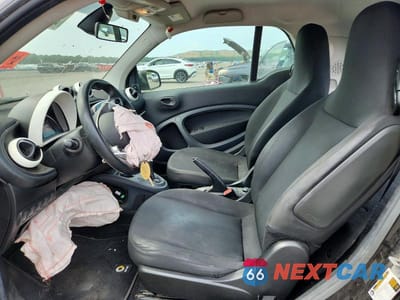 Zdjęcie 7 z 12 samochodu: 2016 SMART FORTWO VIN:WMEFJ5DA4GK057339 - miniatura