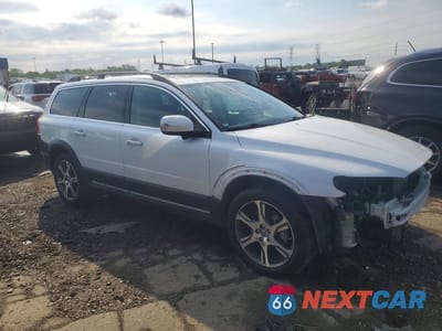 Czwarte zdjęcie samochodu z boku: 2014 VOLVO XC70 T6 VIN:YV4902BZ1E1186998 - miniatura