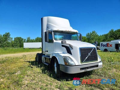 2016 VOLVO VNL SEMI TRUCK 4V4N39TG2GN965499 - główne zdjęcie licytacji z USA - miniatura