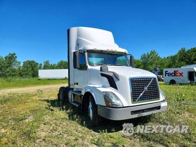 2016 VOLVO VNL SEMI TRUCK 4V4N39TG2GN965499 - główne zdjęcie licytacji z USA - miniatura
