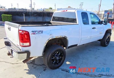 Trzecie zdjęcie samochodu z tyłu: 2011 GMC SIERRA K2500 SLE VIN:1GT220CG9BZ350933 - miniatura