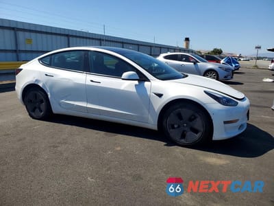 Czwarte zdjęcie samochodu z boku: 2023 TESLA MODEL 3 VIN:5YJ3E1EA8PF408568 - miniatura