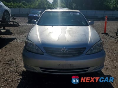 Piąte zdjęcie samochodu w środku: 2002 TOYOTA CAMRY XLE V6 VIN:4T1BF30K22U513896 - miniatura