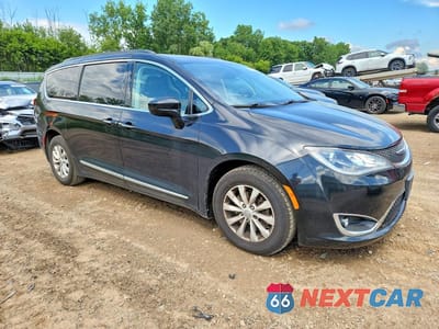 Czwarte zdjęcie samochodu z boku: 2017 CHRYSLER PACIFICA TOURING L VIN:2C4RC1BG8HR523878 - miniatura