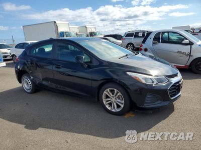 Czwarte zdjęcie samochodu z boku: 2019 CHEVROLET CRUZE LS VIN:3G1BC6SM1KS613056 - miniatura