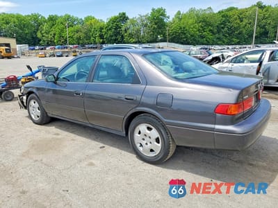 Drugie zdjęcie samochodu z przodu: 2000 TOYOTA CAMRY LE VIN:JT2BG22K7Y0442762 - miniatura