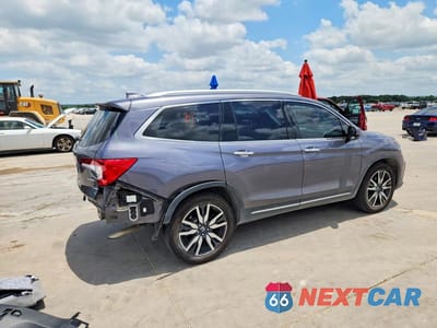 Trzecie zdjęcie samochodu z tyłu: 2021 HONDA PILOT TOURING VIN:5FNYF5H92MB039164 - miniatura