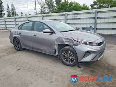 Czwarte zdjęcie samochodu z boku: 2023 KIA FORTE LXS VIN:3KPF24AD8PE663041 - miniatura