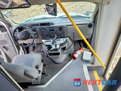 Piąte zdjęcie samochodu w środku: 2017 FORD ECONOLINE E450 SUPER DUTY CUTAWAY VAN VIN:1FDFE4FS2HDC13978 - miniatura