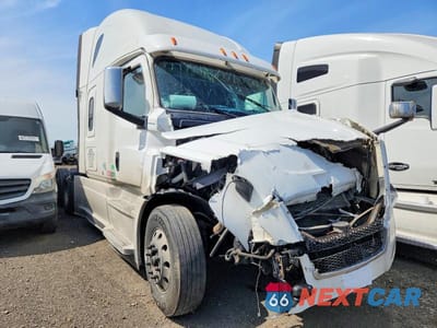 2018 FREIGHTLINER CASCADIA 126 SEMI TRUCK 3AKJHHDR5JSJW2157 - główne zdjęcie licytacji z USA - miniatura