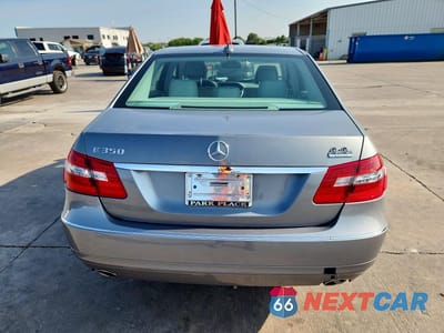 Zdjęcie 6 z 12 samochodu: 2011 MERCEDES-BENZ E 350 VIN:WDDHF5GB6BA368076 - miniatura