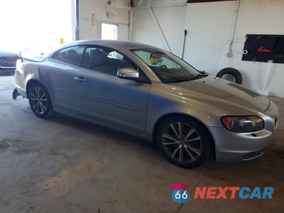 Czwarte zdjęcie samochodu z boku: 2010 VOLVO C70 T5 VIN:YV1672MC4AJ090118 - miniatura