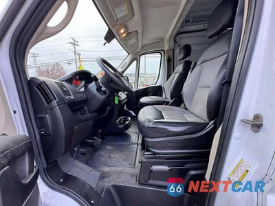 Piąte zdjęcie samochodu w środku: 2019 RAM PROMASTER 2500 2500 HIGH VIN:3C6TRVCG7KE562875 - miniatura