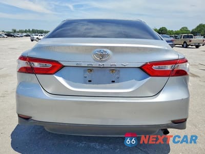 Zdjęcie 6 z 12 samochodu: 2018 TOYOTA CAMRY LE VIN:4T1B11HK9JU650923 - miniatura