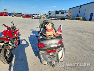 Czwarte zdjęcie samochodu z boku: 2013 HONDA GL1800 H VIN:JH2SC68H2DK100339 - miniatura