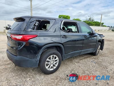 Trzecie zdjęcie samochodu z tyłu: 2020 CHEVROLET TRAVERSE LS VIN:1GNERFKW7LJ229913 - miniatura