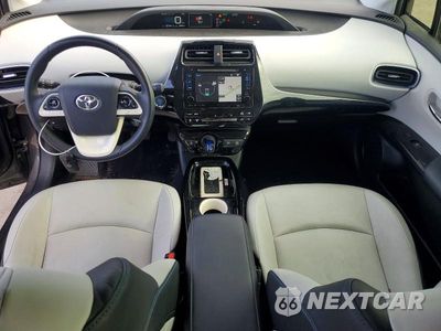 Zdjęcie 8 z 13 samochodu: 2016 TOYOTA PRIUS FOUR TOURING VIN:JTDKARFU7G3026611 - miniatura