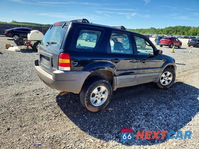 Trzecie zdjęcie samochodu z tyłu: 2001 FORD ESCAPE XLS VIN:1FMYU021X1KF11942 - miniatura