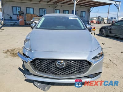 Piąte zdjęcie samochodu w środku: 2019 MAZDA 3 PREFERRED VIN:3MZBPADL3KM108186 - miniatura