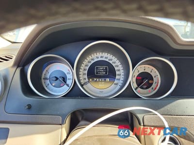 Zdjęcie 9 z 12 samochodu: 2012 MERCEDES-BENZ C 250 VIN:WDDGF4HB7CA682065 - miniatura