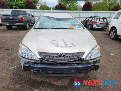 Piąte zdjęcie samochodu w środku: 2004 TOYOTA CAMRY LE VIN:4T1BE32K14U307598 - miniatura