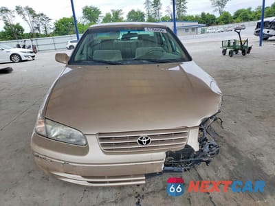 Piąte zdjęcie samochodu w środku: 1998 TOYOTA CAMRY LE VIN:4T1BG22K0WU340602 - miniatura