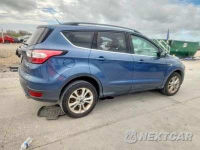 Trzecie zdjęcie samochodu z tyłu: 2018 FORD ESCAPE SE VIN:1FMCU9GD0JUC84248 - miniatura