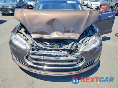 Zdjęcie 11 z 12 samochodu: 2014 TESLA MODEL S VIN:5YJSA1H16EFP35857 - miniatura