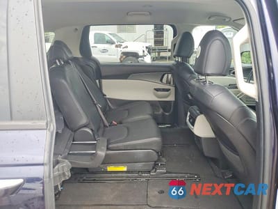 Zdjęcie 10 z 12 samochodu: 2023 KIA CARNIVAL LX VIN:KNDNB4H3XP6241514 - miniatura