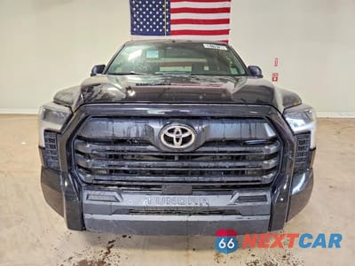 Piąte zdjęcie samochodu w środku: 2025 TOYOTA TUNDRA SR VIN:5TFKB5DB0SX288737 - miniatura
