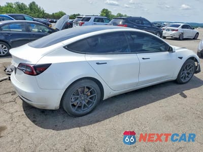 Trzecie zdjęcie samochodu z tyłu: 2019 TESLA MODEL 3 VIN:5YJ3E1EA1KF401390 - miniatura
