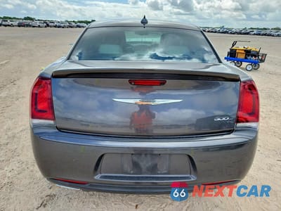 Zdjęcie 6 z 12 samochodu: 2018 CHRYSLER 300 S VIN:2C3CCABG8JH142988 - miniatura