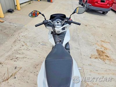 Zdjęcie 6 z 9 samochodu: 2015 HONDA PCX 150 VIN:RLHKF1803FY001154 - miniatura