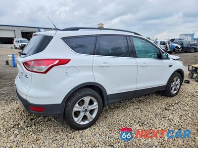 Trzecie zdjęcie samochodu z tyłu: 2016 FORD ESCAPE SE VIN:1FMCU9GX5GUB70572 - miniatura