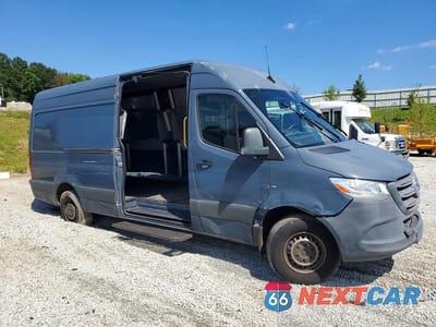 Czwarte zdjęcie samochodu z boku: 2019 MERCEDES BENZ SPRINTER 2500 DELIVERY VAN VIN:WD4PF1CDXKP121362 - miniatura