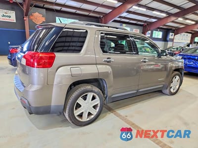 Trzecie zdjęcie samochodu z tyłu: 2010 GMC TERRAIN SLT VIN:2CTFLJEY0A6252933 - miniatura