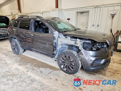 Czwarte zdjęcie samochodu z boku: 2021 JEEP CHEROKEE LATITUDE LUX VIN:1C4PJMMX4MD183332 - miniatura